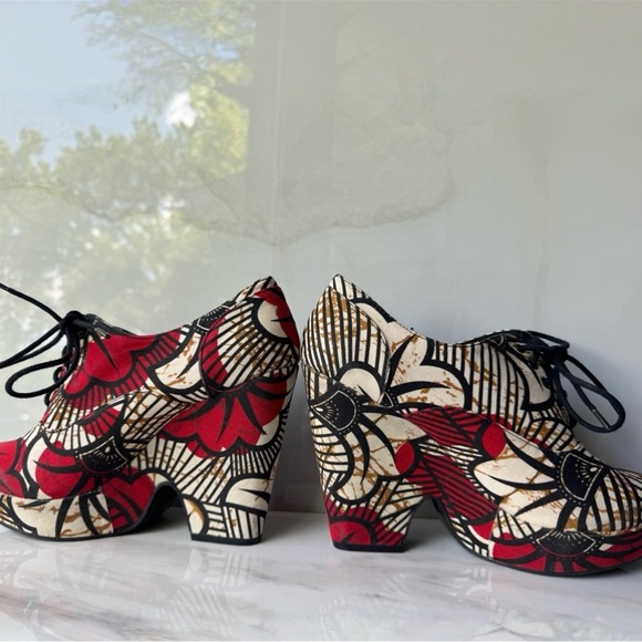 Abstract Floral Motif Block Geo Heel NWT - Picture 14 of 15